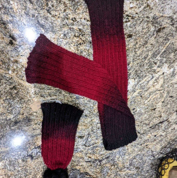 Red and Hat and scarf set - Picture 1 of 1